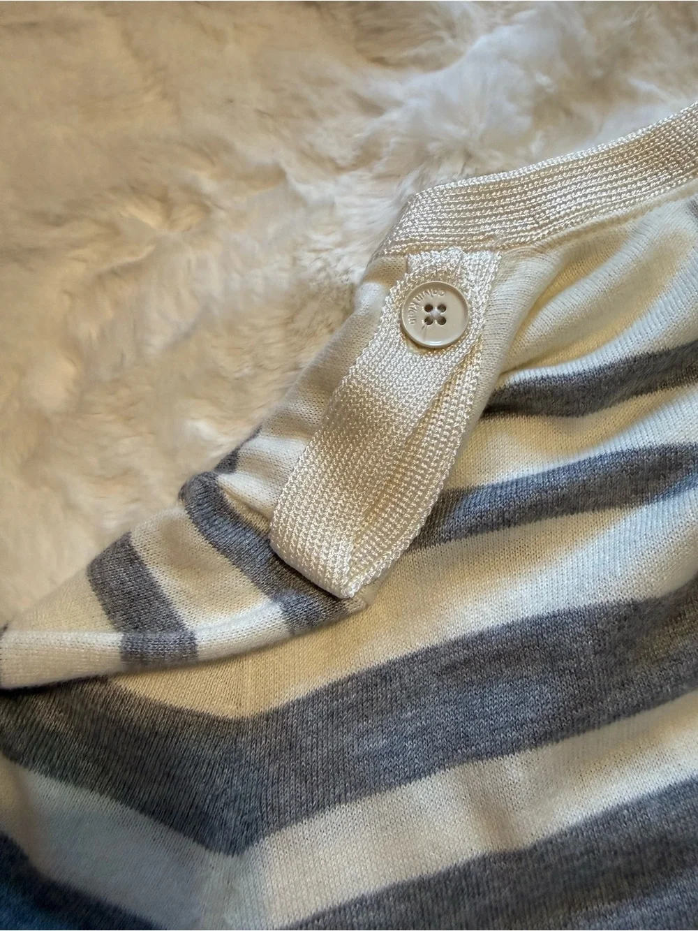 NWT Calvin Klein Women’s Cream and Gray Striped V‑Neck Button Cardigan - Picture 6 of 8